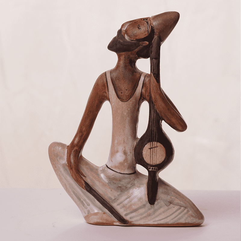 مجسمه کمانچه نواز